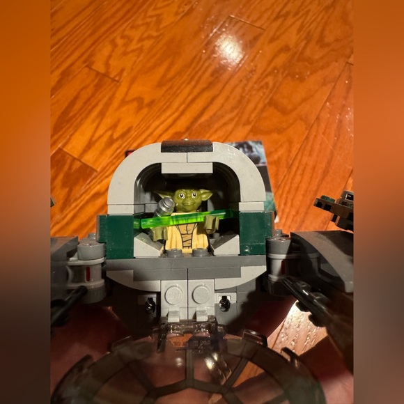 LEGO Star Wars 75168 Yoda’s Jedi Starfighter Set - Picture 3 of 3